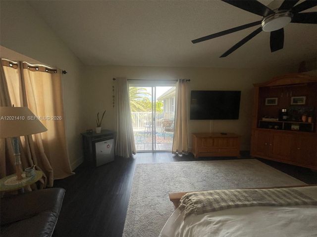 19361 NW 8th St, Pembroke Pines, FL 33029