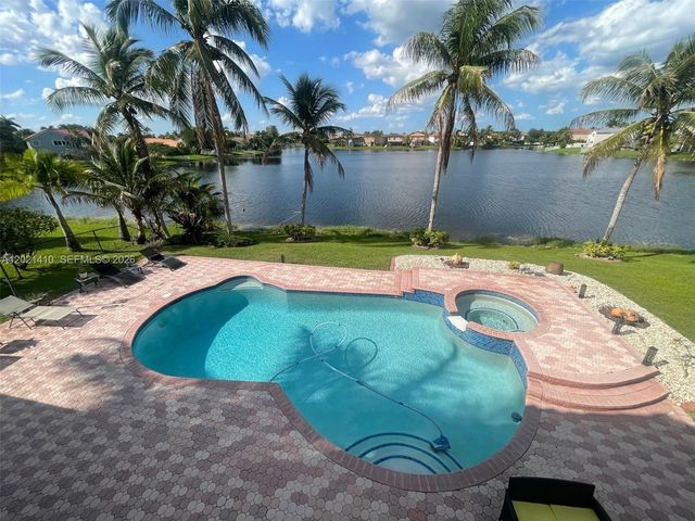 19361 NW 8th St, Pembroke Pines, FL 33029