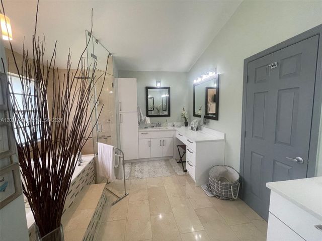 19361 NW 8th St, Pembroke Pines, FL 33029