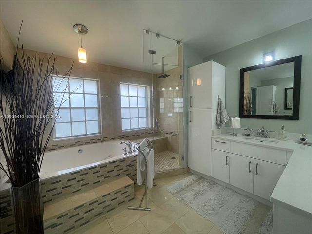19361 NW 8th St, Pembroke Pines, FL 33029