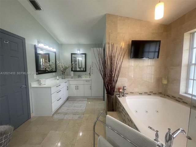 19361 NW 8th St, Pembroke Pines, FL 33029