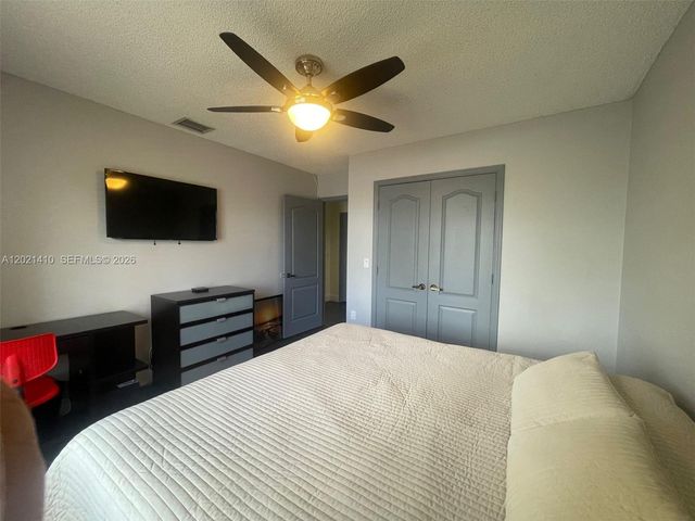 19361 NW 8th St, Pembroke Pines, FL 33029