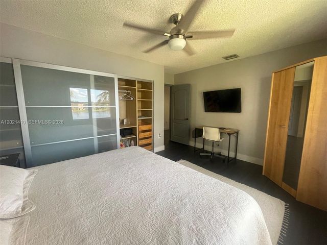 19361 NW 8th St, Pembroke Pines, FL 33029