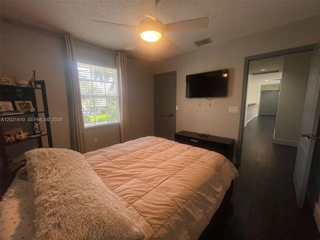 19361 NW 8th St, Pembroke Pines, FL 33029