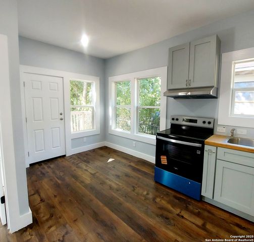 2710 E Houston St, San Antonio, TX 78202