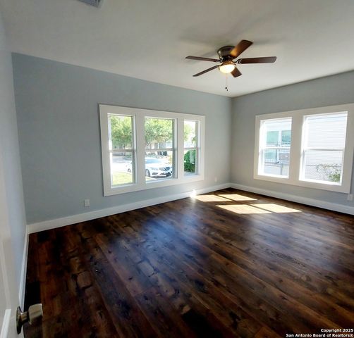 2710 E Houston St, San Antonio, TX 78202