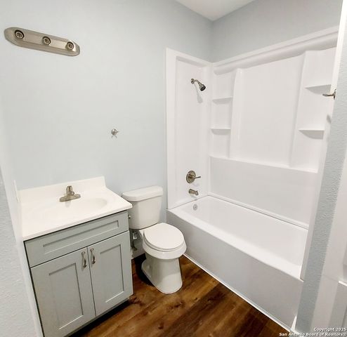 2710 E Houston St, San Antonio, TX 78202