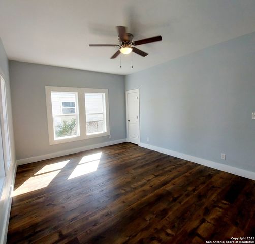 2710 E Houston St, San Antonio, TX 78202