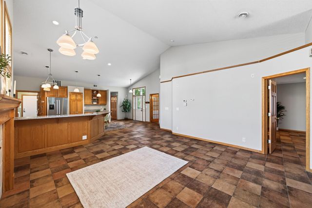 6975 Eagle Trail, Centerville, MN 55038