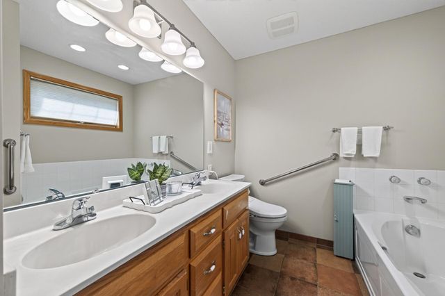 6975 Eagle Trail, Centerville, MN 55038