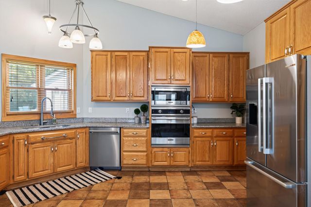 6975 Eagle Trail, Centerville, MN 55038