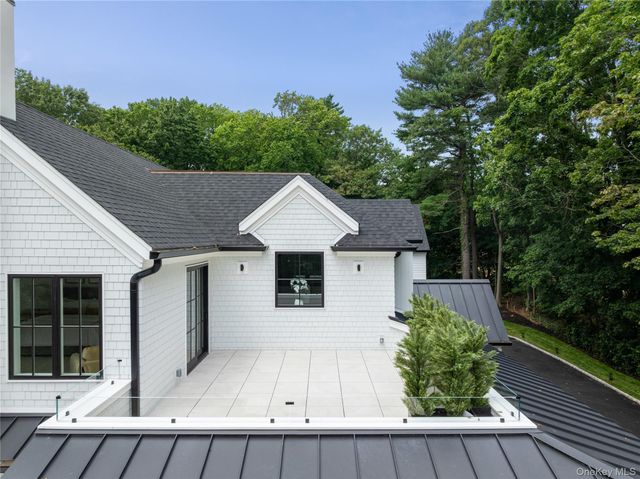 110 Dogwood Avenue, Roslyn Harbor, NY 11576