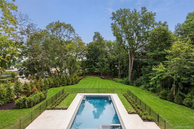 110 Dogwood Avenue, Roslyn Harbor, NY 11576