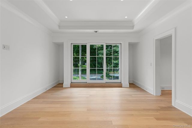 110 Dogwood Avenue, Roslyn Harbor, NY 11576