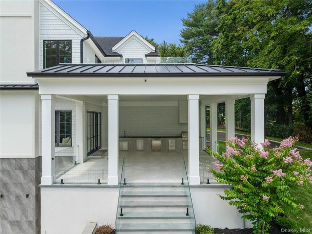 110 Dogwood Avenue, Roslyn Harbor, NY 11576