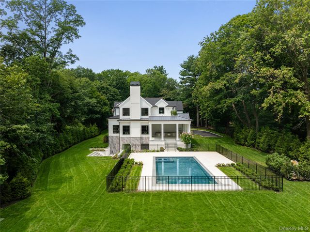 110 Dogwood Avenue, Roslyn Harbor, NY 11576