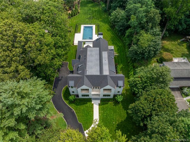 110 Dogwood Avenue, Roslyn Harbor, NY 11576