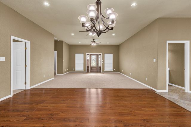 420 Forest Oaks Lane, Lake Jackson, TX 77566