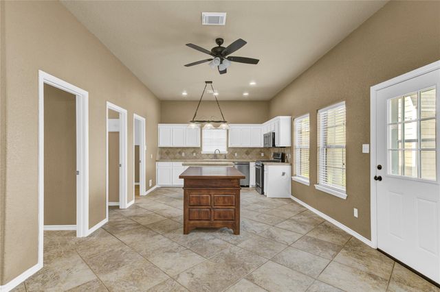 420 Forest Oaks Lane, Lake Jackson, TX 77566