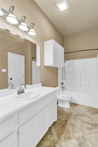 420 Forest Oaks Lane, Lake Jackson, TX 77566
