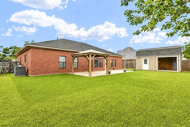 420 Forest Oaks Lane, Lake Jackson, TX 77566