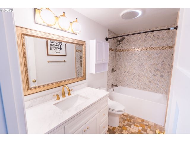 7025 Sw 103RD Ave, Beaverton, OR 97008
