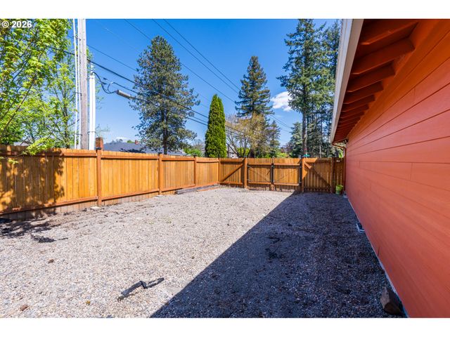 7025 Sw 103RD Ave, Beaverton, OR 97008