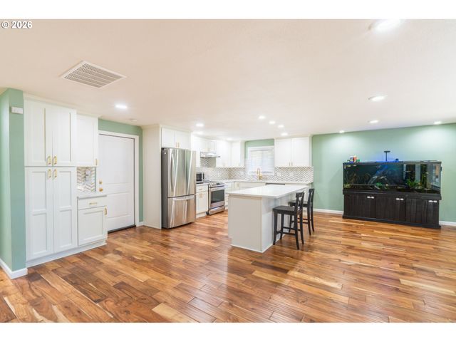 7025 Sw 103RD Ave, Beaverton, OR 97008