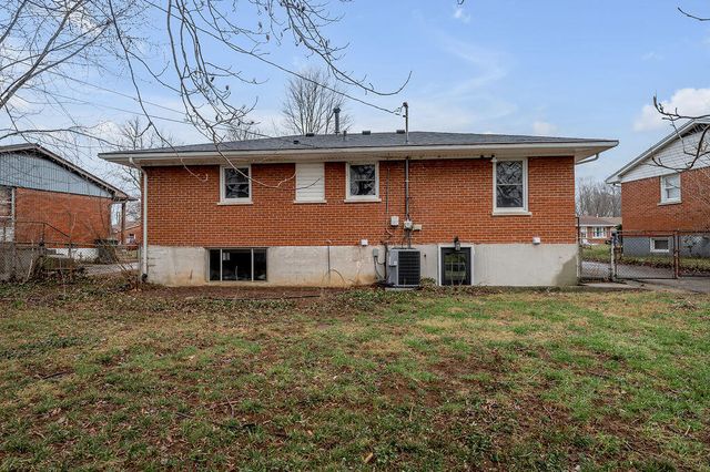 1911 Kingtree Court, Lexington, KY 40505