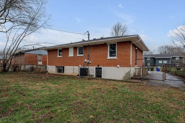 1911 Kingtree Court, Lexington, KY 40505