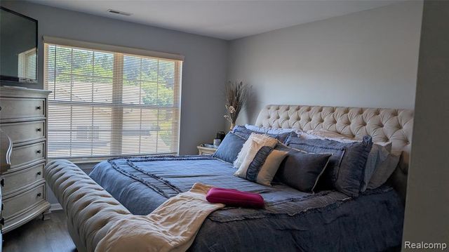 413 Village Drive, Walled Lake, MI 48390