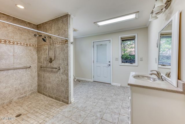 431 Brentwood Pvt Drive, Bristol, TN 37620