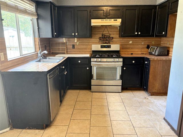 5000 Fontenay DR, Austin, TX 78744