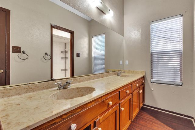 5000 Fontenay DR, Austin, TX 78744