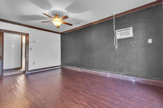 5000 Fontenay DR, Austin, TX 78744