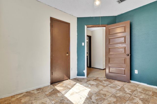 5000 Fontenay DR, Austin, TX 78744