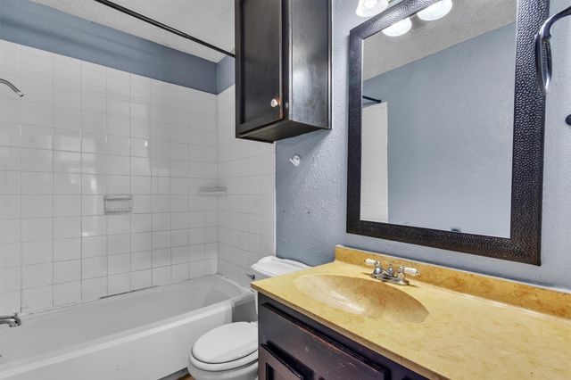5000 Fontenay DR, Austin, TX 78744