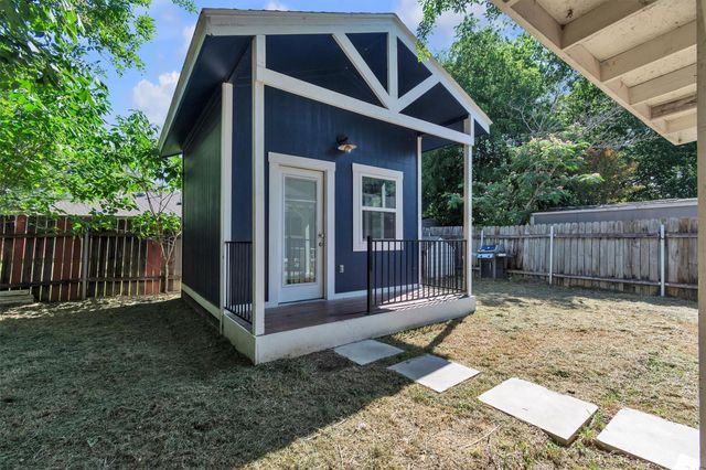 5000 Fontenay DR, Austin, TX 78744