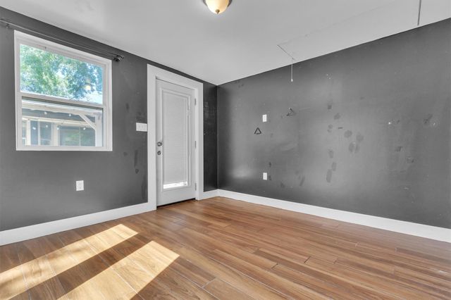 5000 Fontenay DR, Austin, TX 78744
