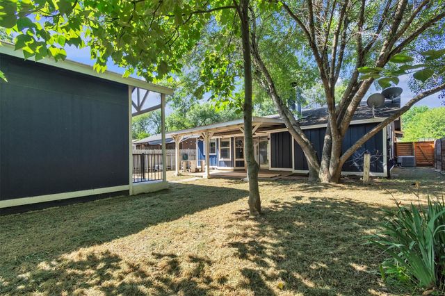 5000 Fontenay DR, Austin, TX 78744