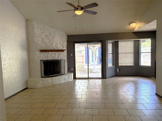 5000 Fontenay DR, Austin, TX 78744
