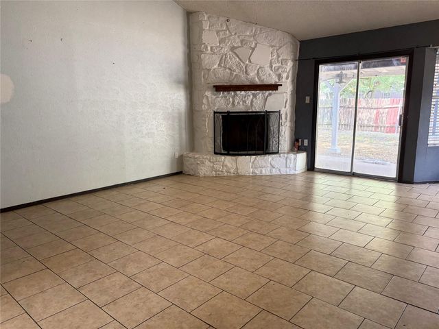 5000 Fontenay DR, Austin, TX 78744