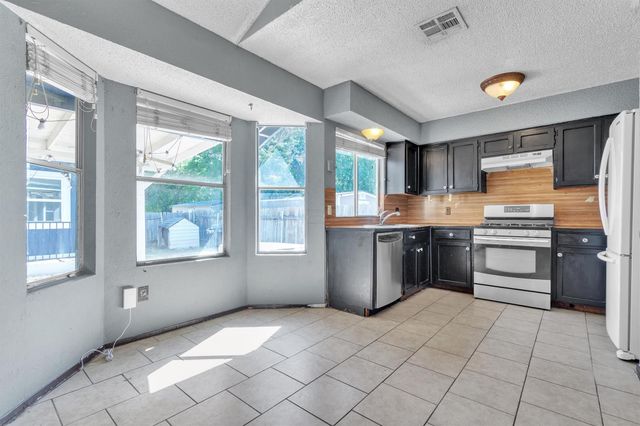5000 Fontenay DR, Austin, TX 78744