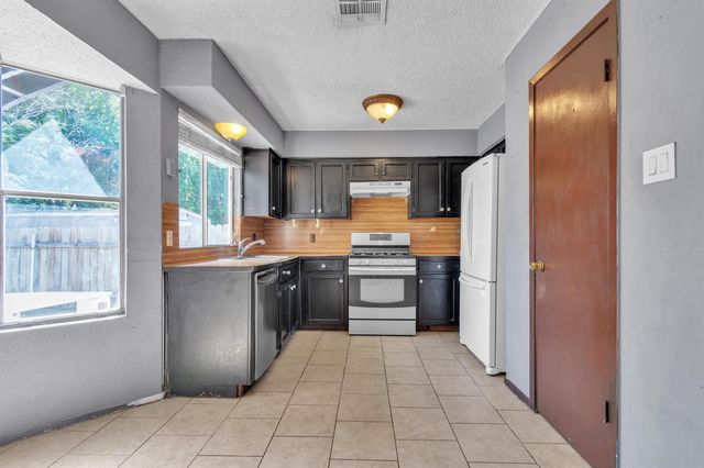 5000 Fontenay DR, Austin, TX 78744