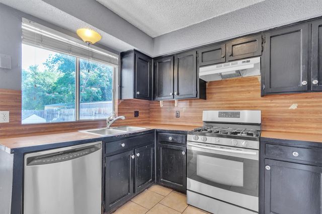 5000 Fontenay DR, Austin, TX 78744