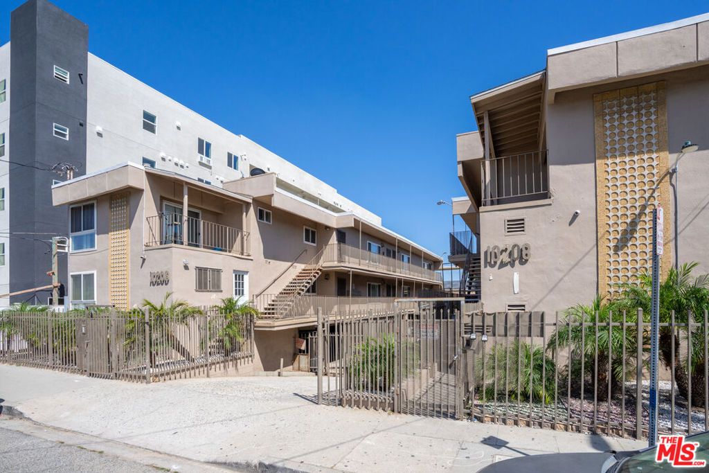 10206 S Inglewood Avenue, Inglewood, CA 90304 — exterior