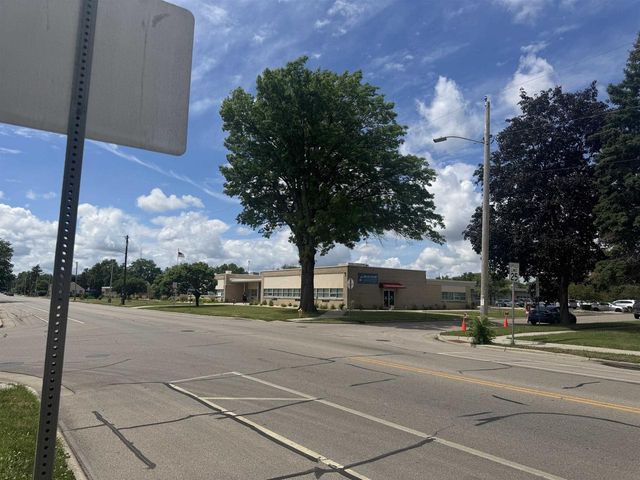 1402 Henry Avenue, Beloit, WI 53511