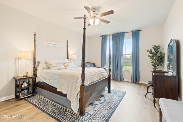 107 Rue Chateau Royal Drive, Youngsville, LA 70592