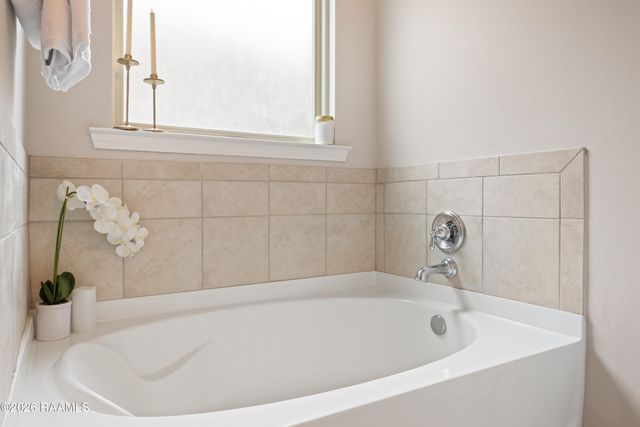 107 Rue Chateau Royal Drive, Youngsville, LA 70592