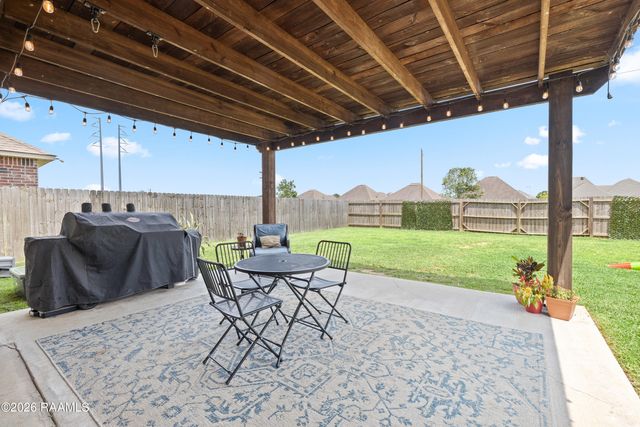 107 Rue Chateau Royal Drive, Youngsville, LA 70592